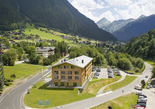 À l'hôtel Explorer Montafon de Gaschurn, vous trouverez un hébergement simple dans une ambiance moderne et détendue. De là, vous pourrez partir en excursion dans les montagnes.