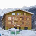 Idealer Ausgangspunkt für Deinen Skitag in den Bergen und dazu auch noch rundum tolles Bergpanorama: so traumhaft liegt Dein Explorer Skihotel im Montafon.