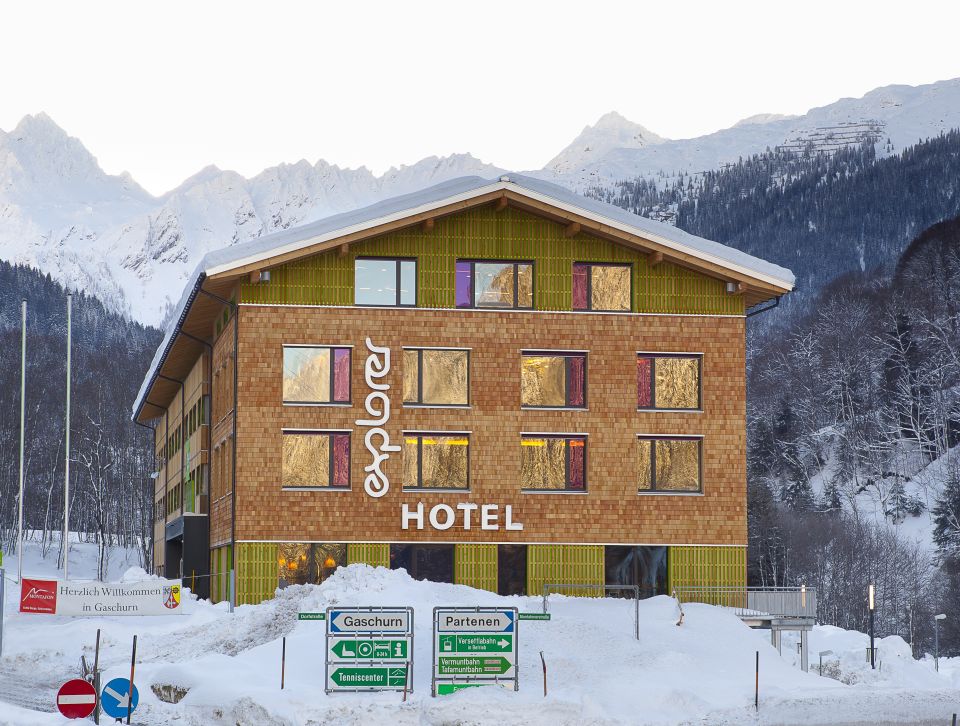 Ideální výchozí bod pro váš den lyžování v horách s fantastickým horským panoramatem všude kolem: váš lyžařský hotel Explorer v Montafonu má tak krásnou polohu.