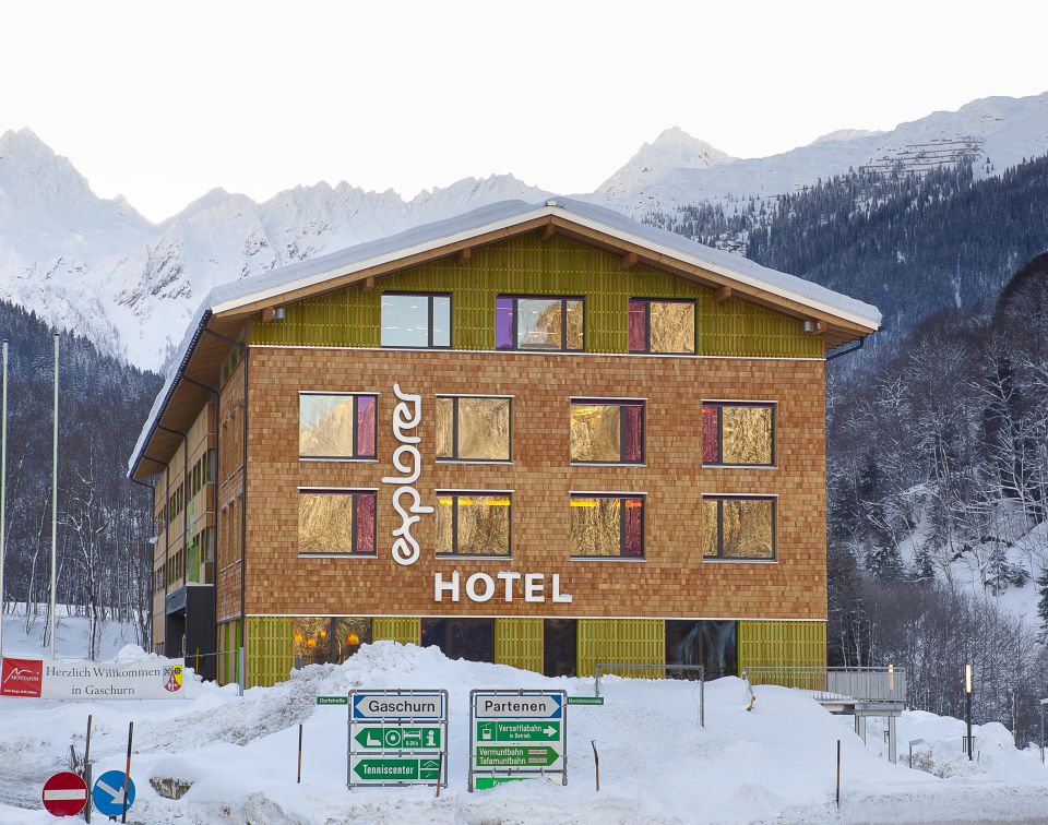 Ideální výchozí bod pro váš den lyžování v horách s fantastickým horským panoramatem všude kolem: váš lyžařský hotel Explorer v Montafonu má tak krásnou polohu.