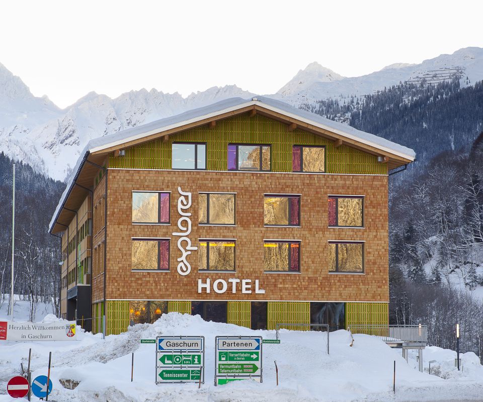 Un punto di partenza ideale per la vostra giornata sugli sci in montagna, con un fantastico panorama montano tutt'intorno: il vostro Explorer Ski Hotel nel Montafon è situato in una posizione meravigliosa.