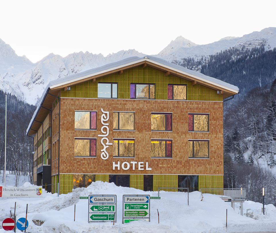 Ideális kiindulópont egy síeléssel töltött naphoz a hegyekben, fantasztikus hegyi panorámával körülvéve: a montafoni Explorer Ski Hotel gyönyörű helyen található.