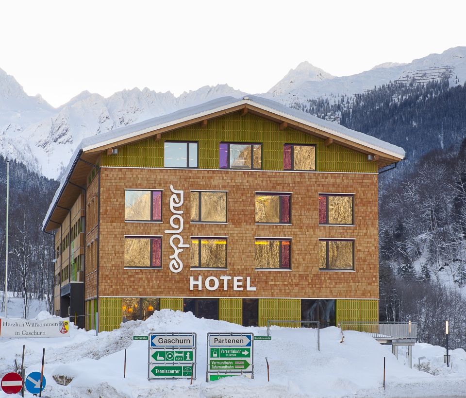 Idealny punkt wyjścia na całodniową wyprawę na narty w góry, z fantastyczną panoramą górską dookoła: Explorer Ski Hotel w Montafon jest tak pięknie położony.
