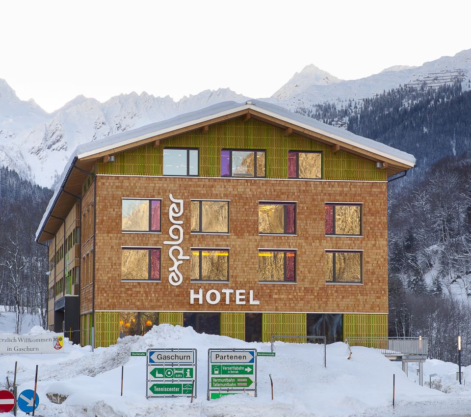 Un punto di partenza ideale per la vostra giornata sugli sci in montagna, con un fantastico panorama montano tutt'intorno: il vostro Explorer Ski Hotel nel Montafon è situato in una posizione meravigliosa.