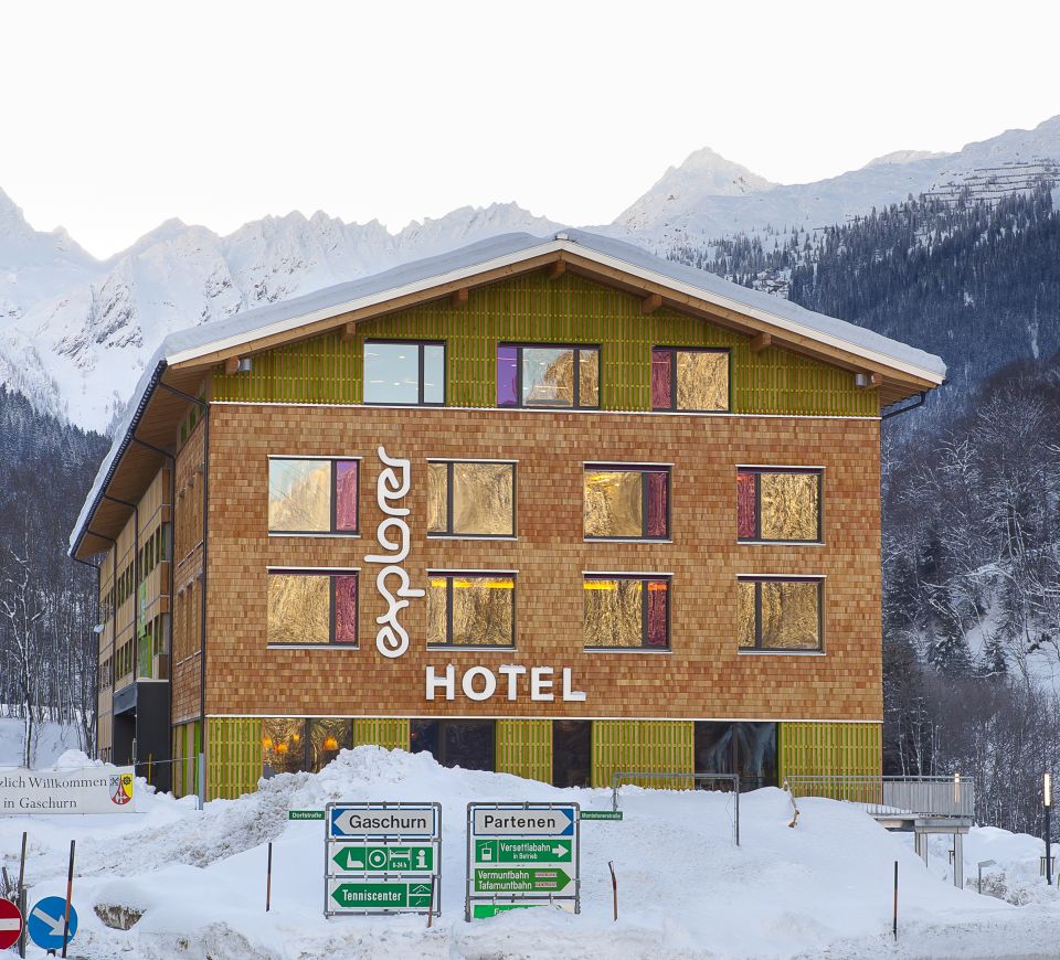 Un point de départ idéal pour votre journée de ski en montagne, avec un panorama montagneux fantastique tout autour : c'est ainsi que votre hôtel de ski Explorer est idéalement situé à Montafon.
