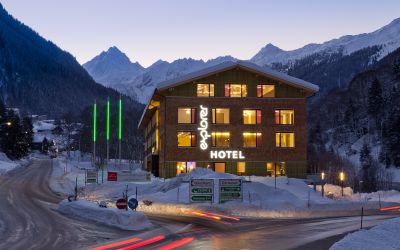 Mitten in den Alpen gelegen ist das Explorer Hotel Montafon ideal für Deinen Winterurlaub. Hier übernachtest Du in trendigen Design-Zimmern mit viel Raum zum Wohlfühlen.