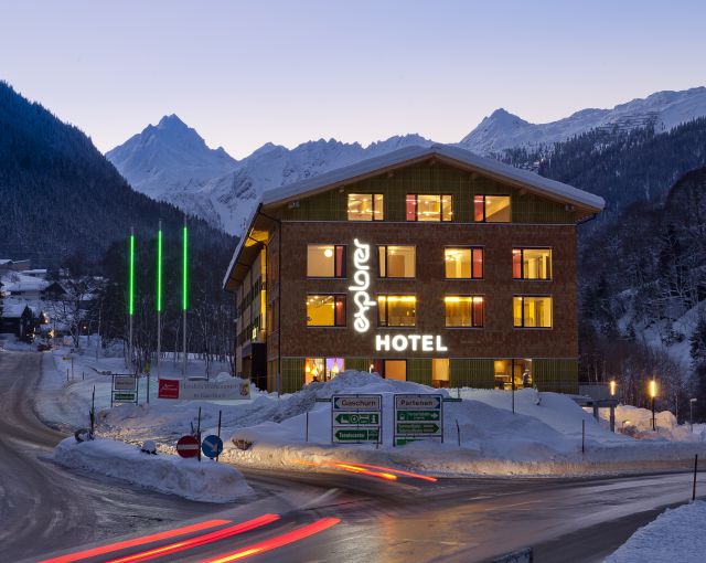 Explorer Hotel Montafon se nachází v srdci Alp a je ideálním místem pro vaši zimní dovolenou. Ubytujete se zde v moderních designových pokojích s dostatkem prostoru k relaxaci.