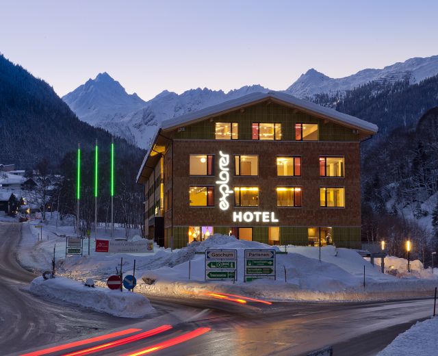Situé au cœur des Alpes, l'hôtel Explorer Montafon est idéal pour vos vacances d'hiver. Vous y séjournerez dans des chambres design et modernes, spacieuses et propices à la détente.