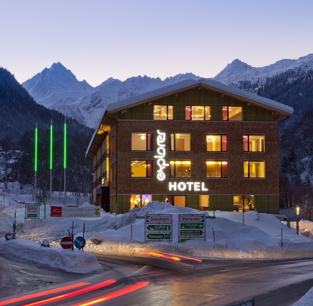 Explorer Hotel Montafon se nachází v srdci Alp a je ideálním místem pro vaši zimní dovolenou. Ubytujete se zde v moderních designových pokojích s dostatkem prostoru k relaxaci.