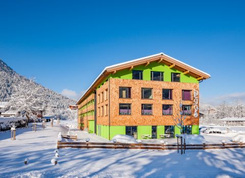 La vostra vacanza invernale nel Berchtesgadener Land: l'Explorer Hotel Berchtesgaden dispone di un centro di prova sci con noleggio delle attrezzature più moderne e prenotazione dei corsi.