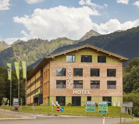 Scoprite le attrazioni estive dell'Explorer Hotel Montafon! Qui vi troverete in un paradiso escursionistico con 500 km di sentieri segnalati a diverse altitudini.