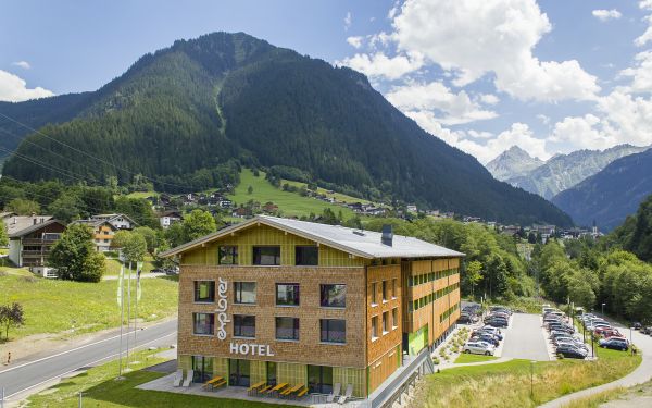Mitten in den Alpen gelegen verspricht das Explorer Hotel Montafon Urlaubsfeeling für Entdecker. Erlebe Fun & Action direkt vor der Hoteltür im Freizeit- und Erlebnispark Mountain Beach.