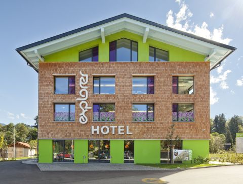 Das Explorer Hotel Oberstdorf ist Dein trendiges Basislager, um aktiv in die Berge zu starten. Hier übernachtest Du in modernen Design-Zimmern schon ab € 39,80 pro Person.