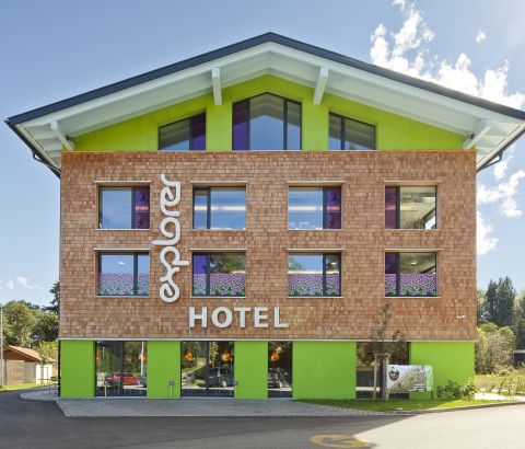 Az Explorer Hotel Oberstdorf a trendi kiindulópont egy aktív hegyi kalandhoz. Szálljon meg modern, dizájner szobákban, már 39,80 eurótól személyenként.