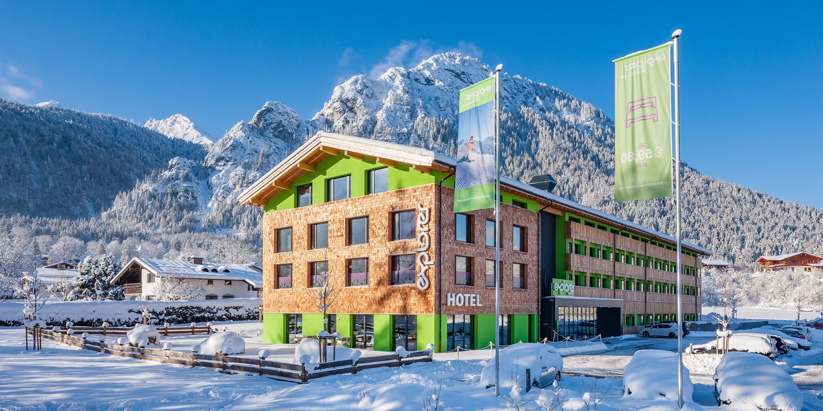 Winterurlaub im trendigen Explorer Hotel Traumhafte Winterkulisse rund um das Explorer Sporthotel in Schönau bei Berchtesgaden. Mitten in den Alpen gelegen ist das Explorer Hotel Deine Location, um aktiv in die Berge zu starten.