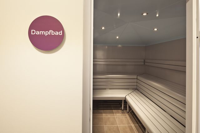 The humidity here is between 80 and 100%, which is said to open the skin pores and activate cell renewal.