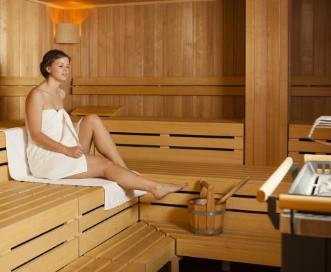 De hoge temperatuur in combinatie met de hoge luchtvochtigheid bevordert de bloedsomloop, normaliseert de bloeddruk en versterkt het immuunsysteem.