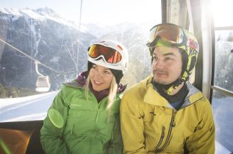 Skifahren im Winter-Urlaub in Vorarlberg in Österreich. Vom Explorer Hotel Montafon in Gaschurn bist Du gleich im beliebten Skigebiet Silvretta Montafon angekommen und kannst mit Schi oder Snowboard die Piste runterheizen.