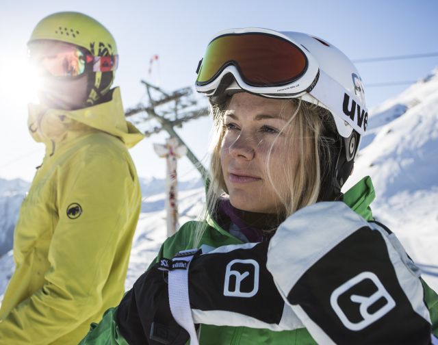 Szálljon meg az Explorer Sporthotels divatos, dizájner szobáiban, és kezdje fantasztikus síeléssel töltött napját a hegyekben. Fedezze fel Németország és Ausztria legjobb sípályáit a szállása környékén!