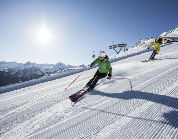 Mit Schwung auf die Skipiste in Deinem Skiurlaub