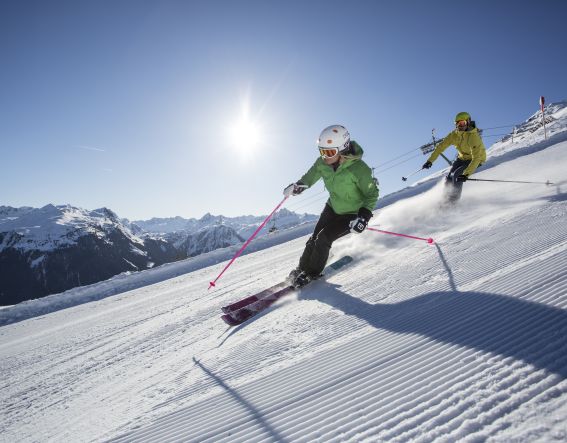 In den Skigebieten im Montafon ist garantiert für jeden etwas dabei. Ob Skifahrer oder Snowboarder, alt oder jung, Profi oder Hobbyfahrer - hier bleiben keine Wünsche offen. Vom Explorer Hotel in Gaschurn in Vorarlberg seid Ihr ganz schnell auf der Skipiste.