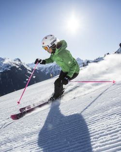 Skifahren im Winterurlaub in den Alpen