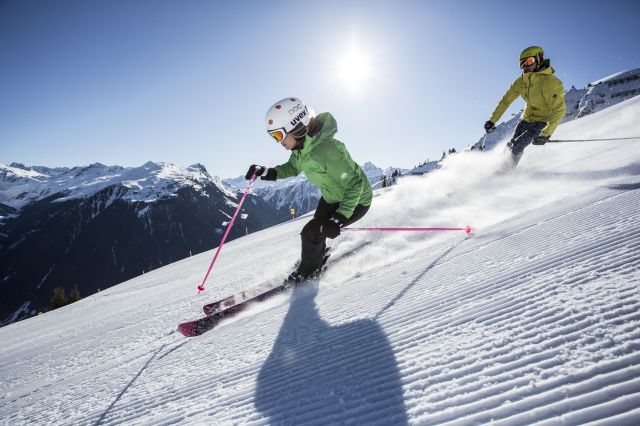 Skifahren im Winterurlaub in den Alpen