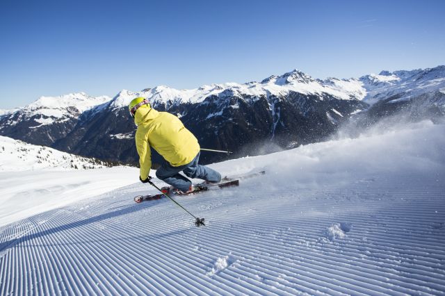 Skifahren bei traumhafter Bergkulisse im Montafon