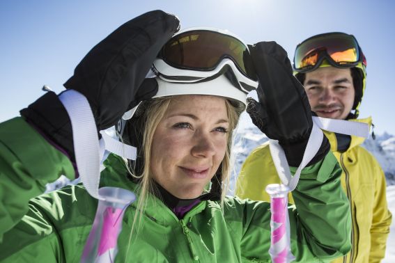 Du möchtest Skifahren oder Snowboarden, hast aber keine passende Ausrüstung dabei? Die Partner Skischulen der Explorer Hotels haben die neuesten Modelle günstig für Dich. Entdecke die besten Skipisten in Deutschland und Österreich in Deinem Winterurlaub in den Alpen!