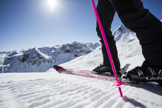 Ab auf die Piste! Starte von Deinem Explorer Hotel Basislager direkt in die Berge. Die Explorer Hotels sind ideal für Deinen Skiurlaub in den Alpen und haben die besten Skigebiete in Deutschland und Österreich vor der Haustür.