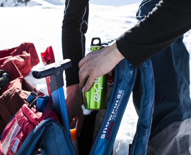 Toujours à vos côtés – la gourde Explorer :-) Soyez bien préparé pour votre prochaine randonnée à ski dans les Alpes.
