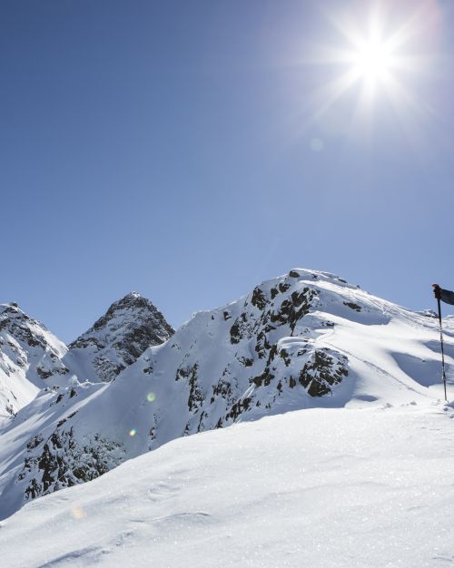 Auf geht's zu einer Skitour in den Alpen