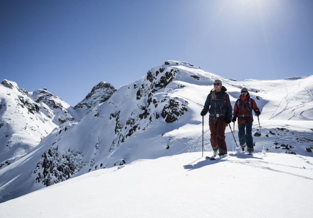 Nedotčené sjezdovky pro váš lyžařský zájezd v Alpách – na co čekáte? Naplánujte si zimní dovolenou v jednom z hotelů Explorer už nyní.