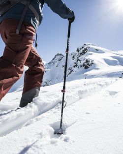 Durch den Neuschnee geht's bei Deiner Skitour