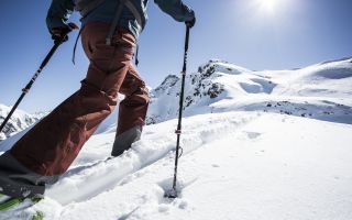 Durch den Neuschnee geht's bei Deiner Skitour