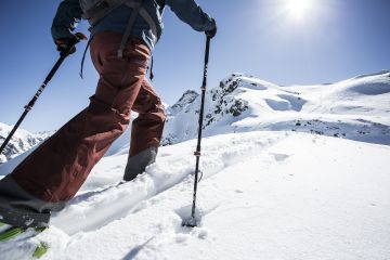 Durch den Neuschnee geht's bei Deiner Skitour