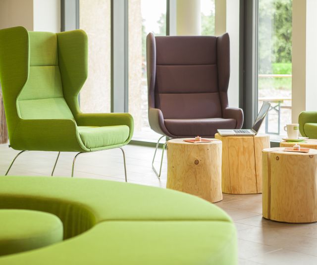 Le salon Explorer est le cœur de la vie hôtelière. Vous pourrez y retrouver vos amis ou d'autres clients de l'hôtel. Des sièges confortables vous y attendent.