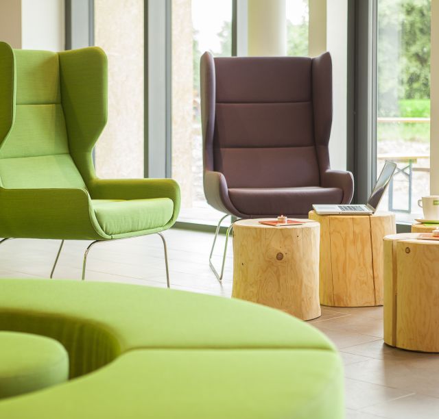 The Explorer Lounge is the heart of hotel life. Here you can meet with friends or other hotel guests. Comfortable seating awaits you.