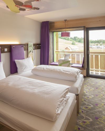 Sportlich-aktiven Urlaub zum kleinen Preis bekommst Du in den Explorer Hotels. Fühl Dich rundum wohl in unseren modernen Design-Zimmern.