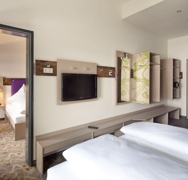 W hotelach Explorer zatrzymasz się w przestronnych, modnych i designerskich pokojach. Pokoje oferują dużo miejsca do przechowywania sprzętu sportowego.