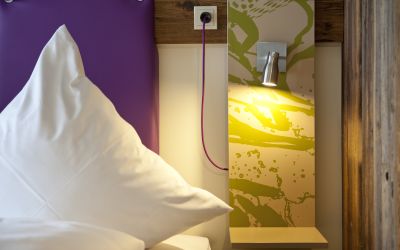 Design zum kleinen Preis: das gibt es nur in den Explorer Hotels. Freundliche Farben sorgen für einen erholsamen Aufenthalt in den Explorer Hotels.