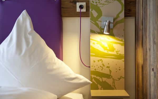 Design zum kleinen Preis: das gibt es nur in den Explorer Hotels. Freundliche Farben sorgen für einen erholsamen Aufenthalt in den Explorer Hotels.