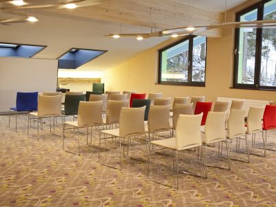 Im Explorer Hotel Oberstdorf im Allgäu finden Sie Tagungsräume mit viel Platz und können firmeninterne Themen gemeinsam durchsprechen.
3rd floor