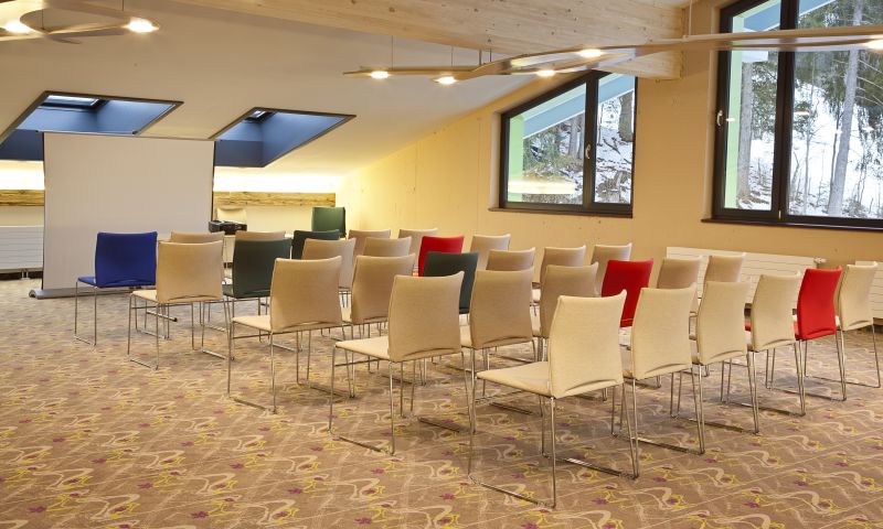 Im Explorer Hotel Oberstdorf im Allgäu finden Sie Tagungsräume mit viel Platz und können firmeninterne Themen gemeinsam durchsprechen.
3rd floor