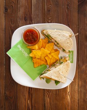 Ein leckeres Sandwich mit Nachos und Salsa stillt Deinen Hunger. Wir bieten die Sandwiches Thomas Cook, Vasco da Gama und Christopher Columbus an.