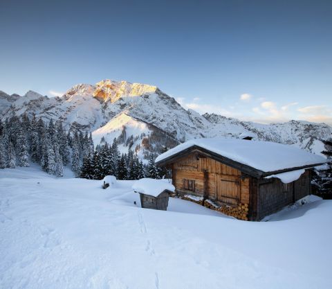 Zin in skiën in de bergen? In Berchtesgadener Land kunt u zich uitleven op 60 kilometer aan pistes in in totaal zes ski- en snowboardgebieden. Uw hotel in Berchtesgaden is de perfecte uitvalsbasis.
