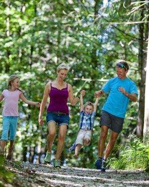 Tolle Familienausflüge kannst Du bei uns im Berchtesgadener Land unternehmen. Und das Beste: Mit dem Happy Family Deal übernachtet 1 Kind bis 12 Jahre gratis im Zimmer der Eltern.