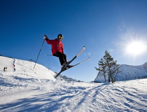 Skiing in the Jenner ski area Skiing on your vacation at the Explorer Hotel Berchtesgaden: The valley station of the Jennerbahn cable car is just a few minutes from the hotel. The highlight of the ski area is the 7 km long valley run.