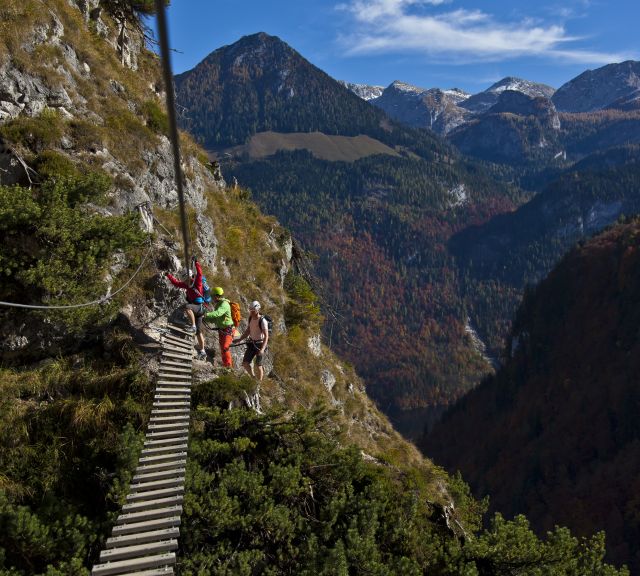 Stále populárnější trend, který se objevil i v Berchtesgadenu, je stále rostoucí – lezení po ferratách. Proč nenavštívit školu lezení po ferratách Berchtesgaden?