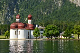 Wahrzeichen des Königssees: Wallfahrtskirche St. Bartholomä